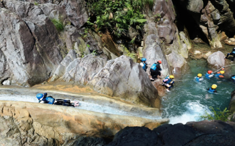「清远散拼」玄真溪降漂流双飞、星球营地、烧烤BBQ 篝火晚会、山地越野车、住5钻建滔裕花园酒店